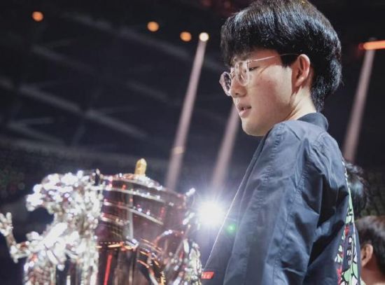 英雄联盟全球停服事件引发热议原因解析